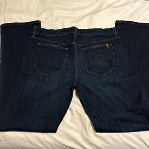 ***LIKE NEW - Joe’s Jeans: The Holloway Classic Straight Leg***
